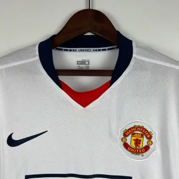 2007-2008 Long Sleeve Manchester United White Soccer retro kit - Image 4