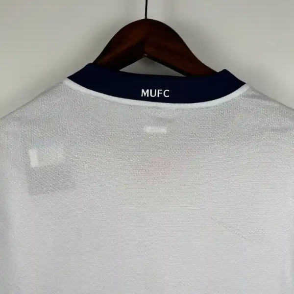 2007-2008 Long Sleeve Manchester United White Soccer retro kit - Image 8