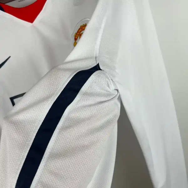 2007-2008 Long Sleeve Manchester United White Soccer retro kit - Image 6
