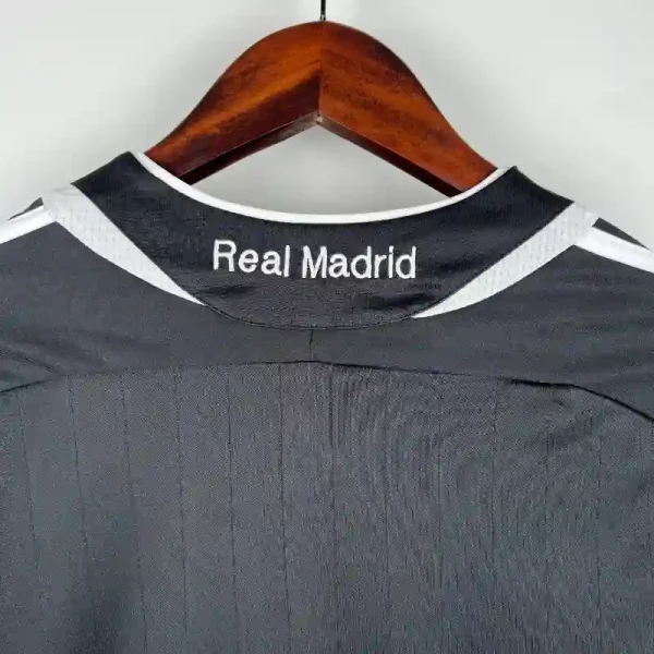 2006-2007 Long Sleeve Real Madrid Third retro kit - Image 7