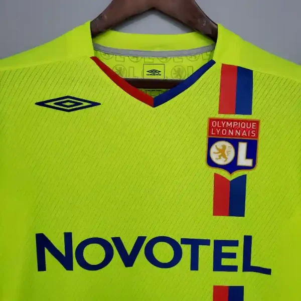 2008-2009 Lyon Jersey retro kit - Image 3
