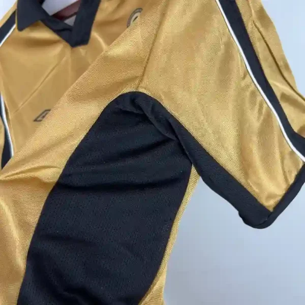 2001-2002 Manchester United 100th Anniversary Edition Soccer retro kit - Image 5
