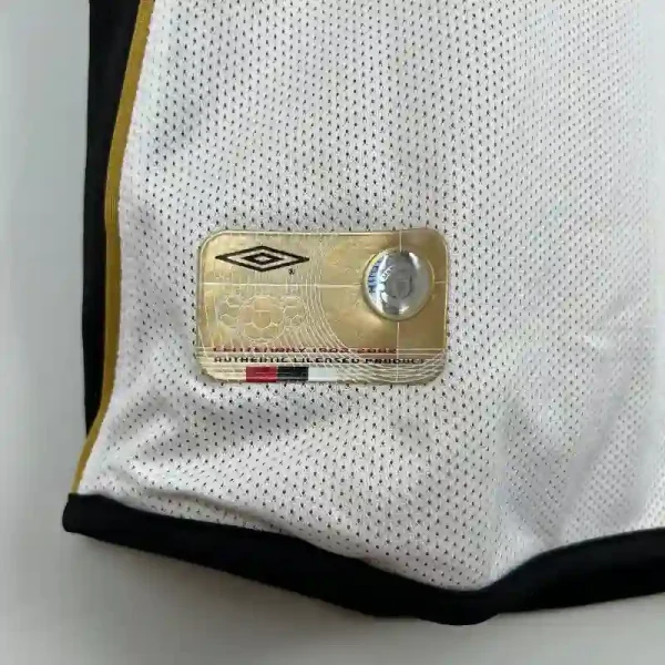2001-2002 Manchester United 100th Anniversary Edition Soccer retro kit - Image 13
