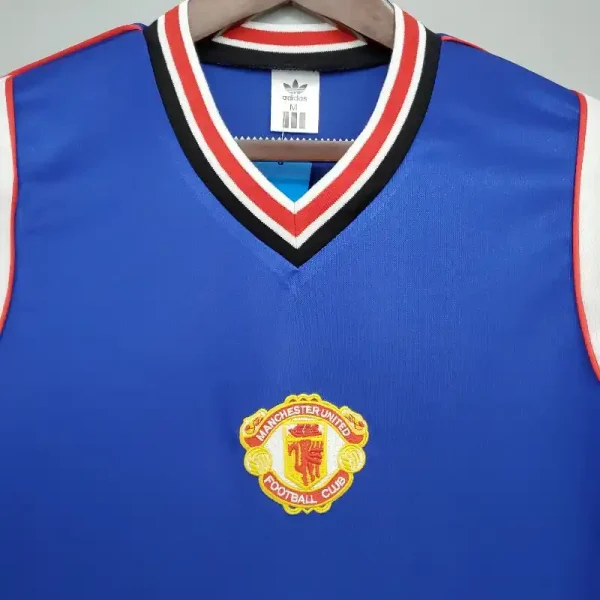 1985-1986 Manchester United Jersey retro kit - Image 6