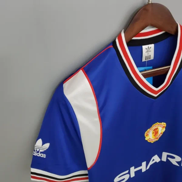1985-1986 Manchester United Jersey retro kit - Image 4