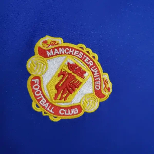 1985-1986 Manchester United Jersey retro kit - Image 3