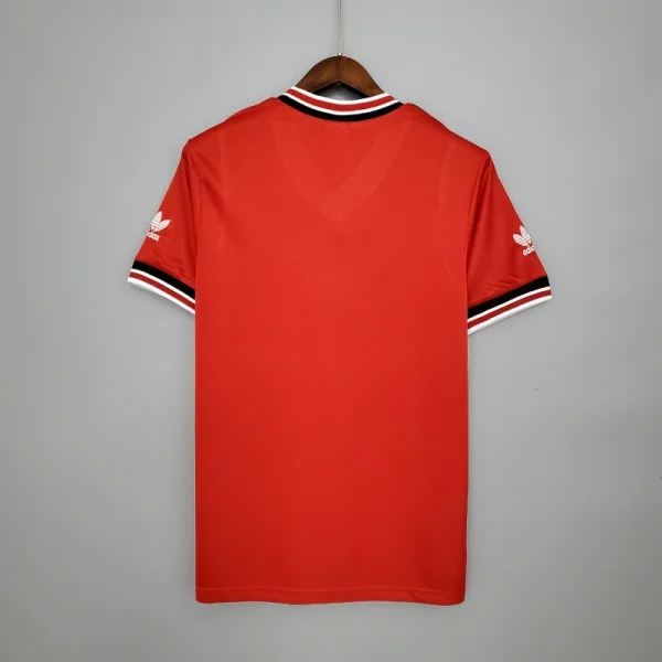1985-1986 Manchester United Jersey retro kit - Image 8