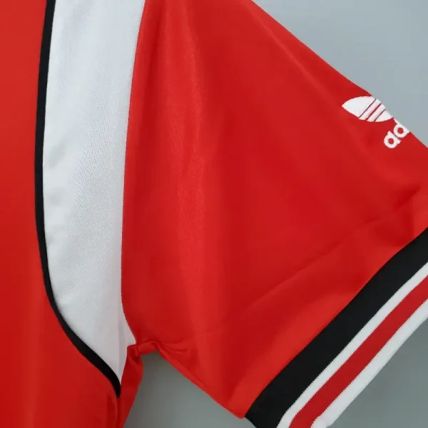 1985-1986 Manchester United Jersey retro kit - Image 5