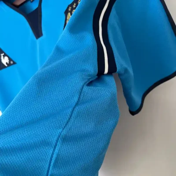 2001-2002 Manchester City Jersey retro kit - Image 4