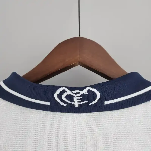 2000-2001 Real Madrid Jersey retro kit - Image 10