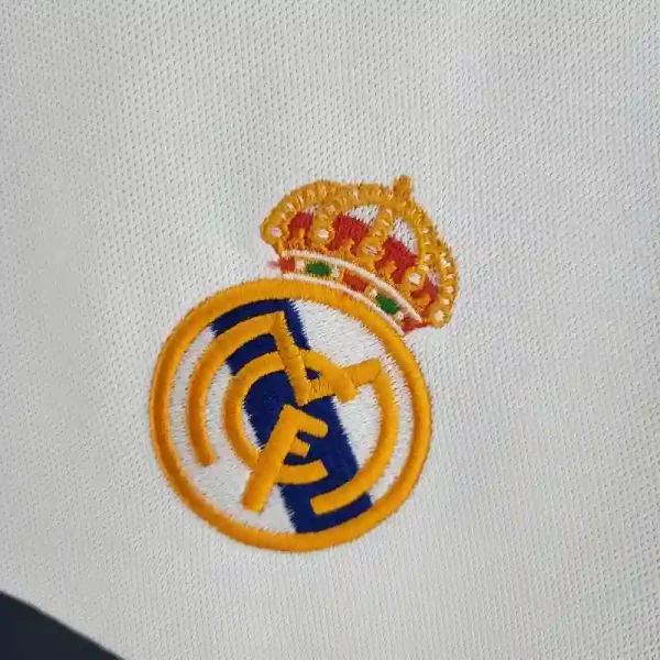 2000-2001 Real Madrid Jersey retro kit - Image 6