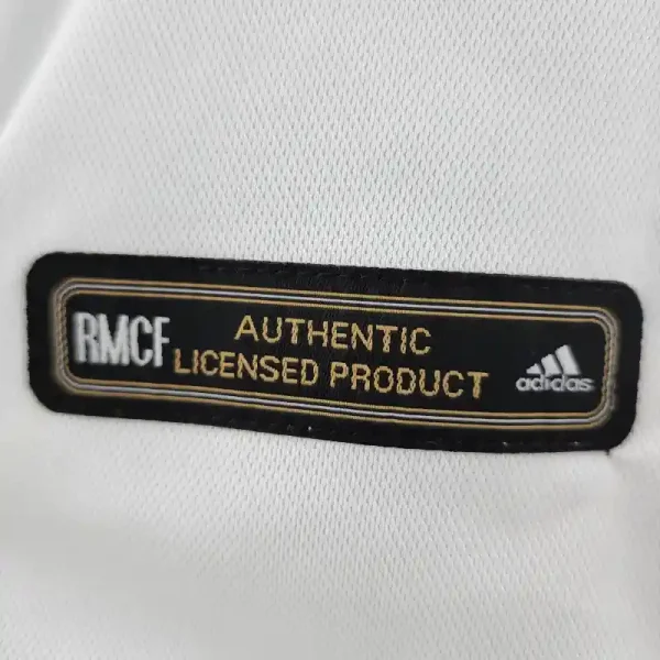 2000-2001 Real Madrid Jersey retro kit - Image 2