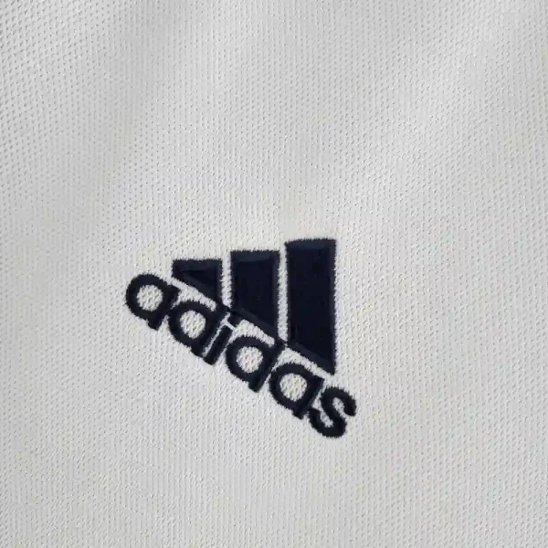 2000-2001 Real Madrid Jersey retro kit - Image 3