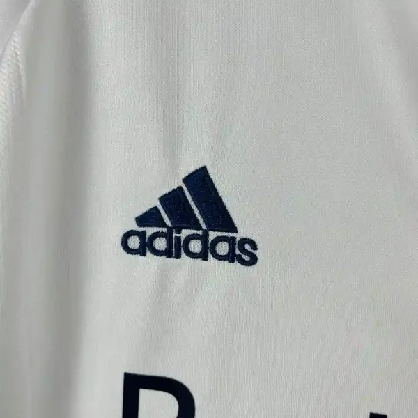 2001-2002 Real Madrid Jersey retro kit - Image 3