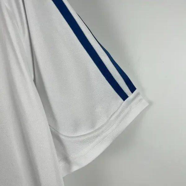2001-2002 Real Madrid Jersey retro kit - Image 5