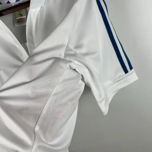 2001-2002 Real Madrid Jersey retro kit - Image 7