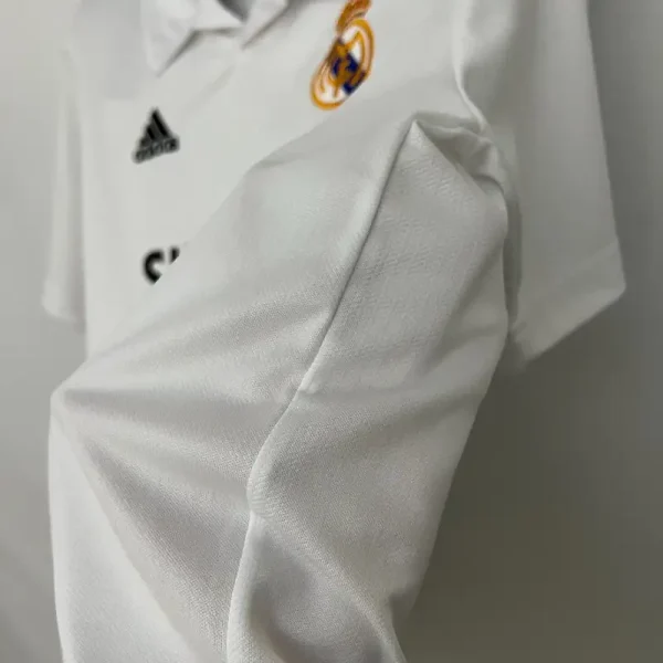 2002-2003 Real Madrid Jersey retro kit - Image 6