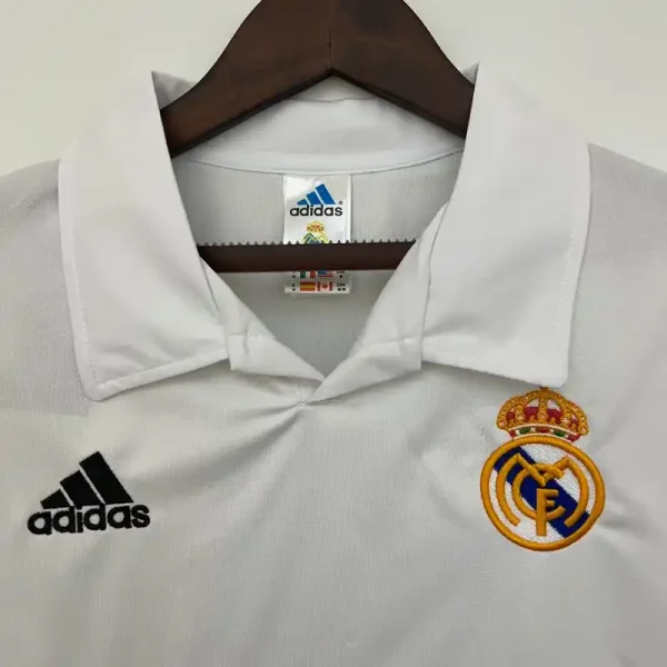 2002-2003 Real Madrid Jersey retro kit - Image 4