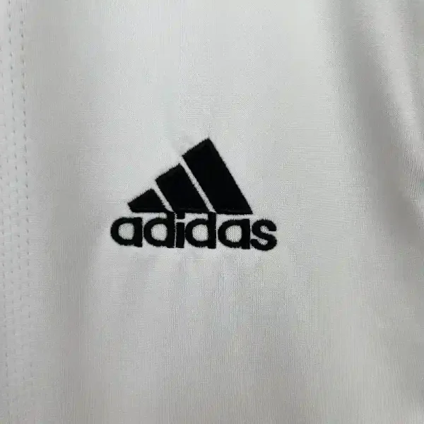 2003-2004 Real Madrid Jersey retro kit - Image 3