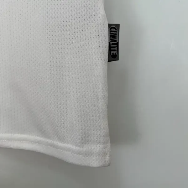 2003-2004 Real Madrid Jersey retro kit - Image 4