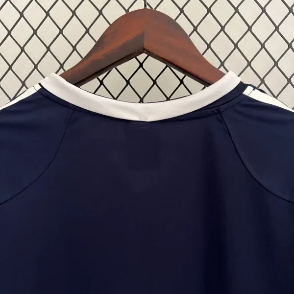 2004-2005 Real Madrid Jersey retro kit - Image 7