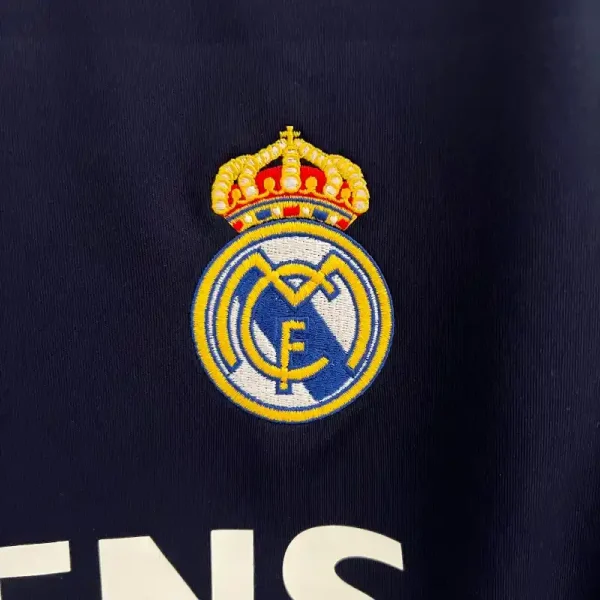 2004-2005 Real Madrid Jersey retro kit - Image 3