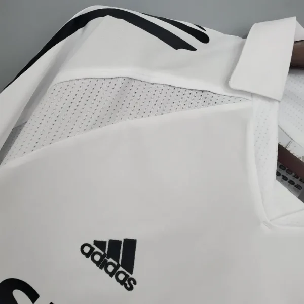 2005-2006 Real Madrid Jersey retro kit - Image 7
