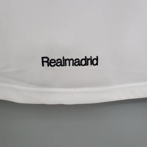 2005-2006 Real Madrid Jersey retro kit - Image 4