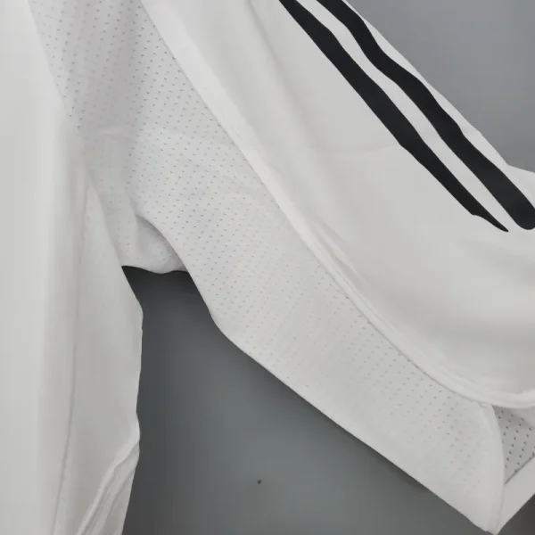 2005-2006 Real Madrid Jersey retro kit - Image 3
