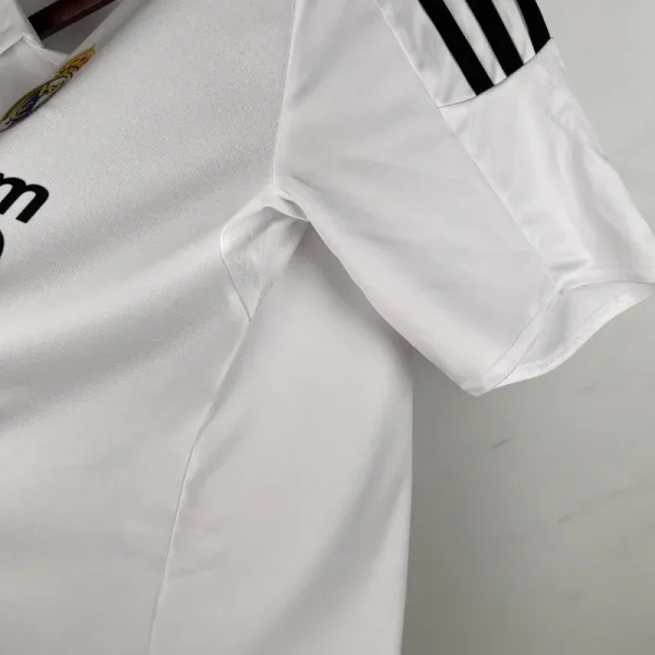 2008-2009 Real Madrid Jersey retro kit - Image 5