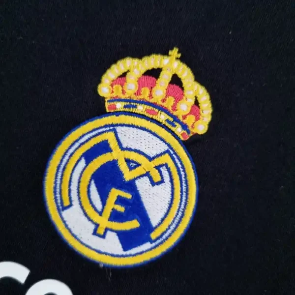 2009-2010 Real Madrid Jersey retro kit - Image 6