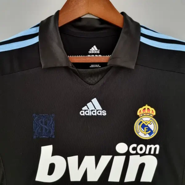 2009-2010 Real Madrid Jersey retro kit - Image 2