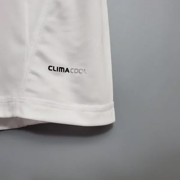 2010-2011 Real Madrid Jersey retro kit - Image 6