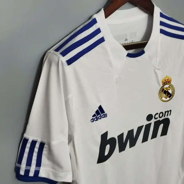2010-2011 Real Madrid Jersey retro kit - Image 4