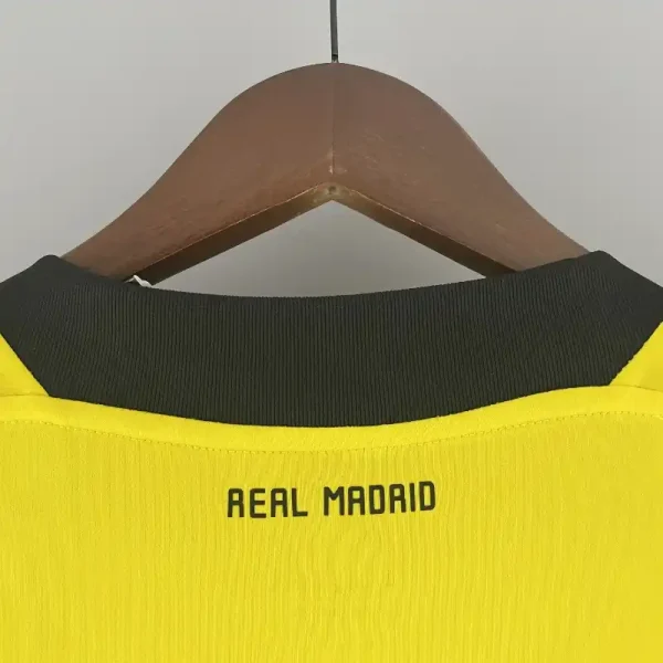 2011-2012 Real Madrid Goalkeeper Soccer retro kit - Image 7