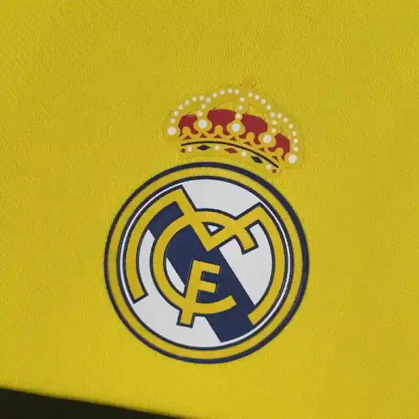 2011-2012 Real Madrid Goalkeeper Soccer retro kit - Image 5