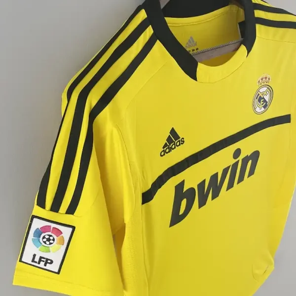 2011-2012 Real Madrid Goalkeeper Soccer retro kit - Image 9