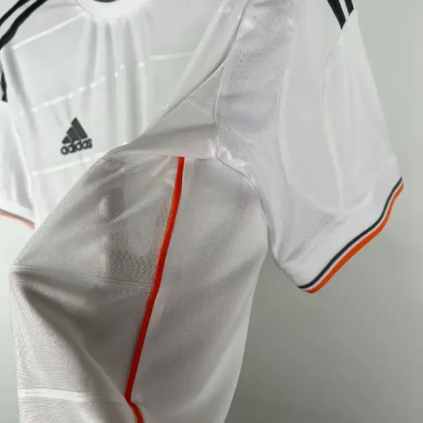 2013-2014 Real Madrid Jersey retro kit - Image 6