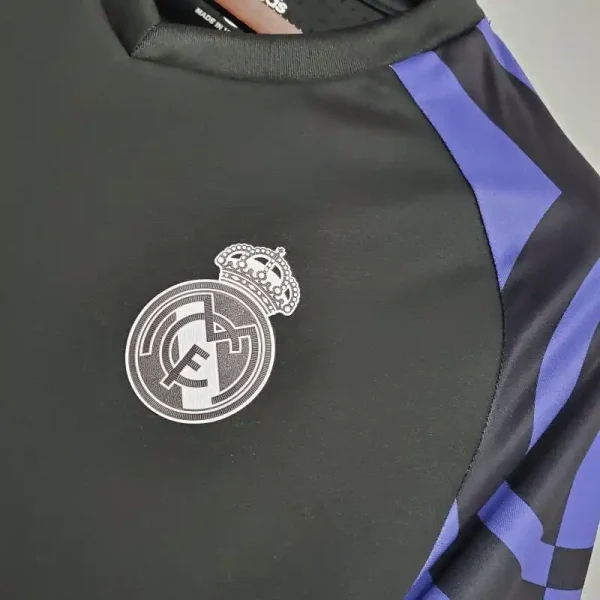 2016-2017 Real Madrid Second retro kit - Image 3