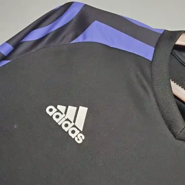 2016-2017 Real Madrid Second retro kit - Image 2