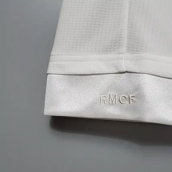 2015-2016 Real Madrid Jersey retro kit - Image 7