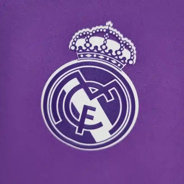 2017-2018 Real Madrid Jersey retro kit - Image 10