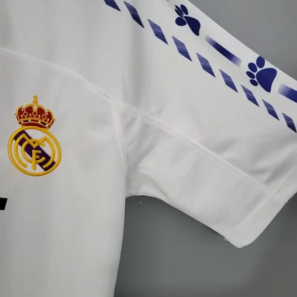 1996-1997 Real Madrid Jersey retro kit - Image 4
