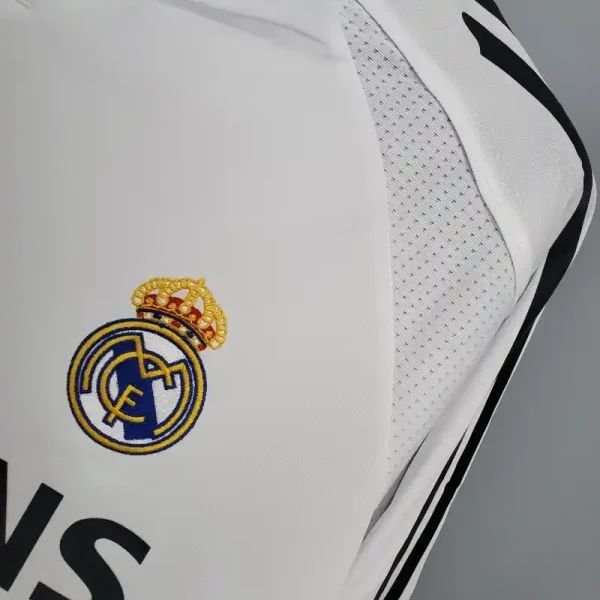 2005-2006 Long Sleeve Real Madrid Jersey retro kit - Image 6