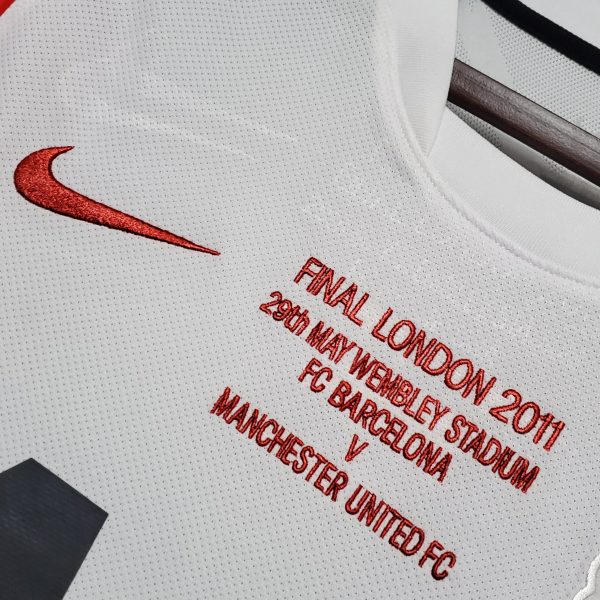 2010-2011 Man United Finals away kit - Image 3