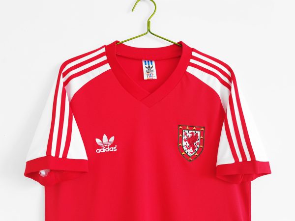 1982 Wales Home kit - Image 3