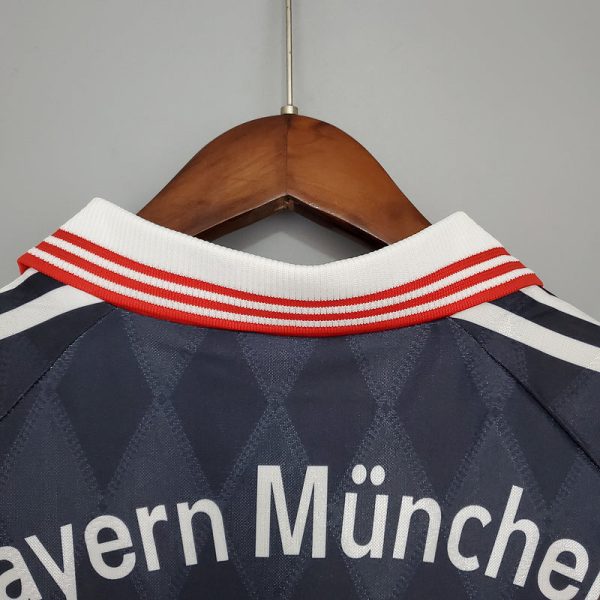 1997/99 Bayern Munich kit - Image 3