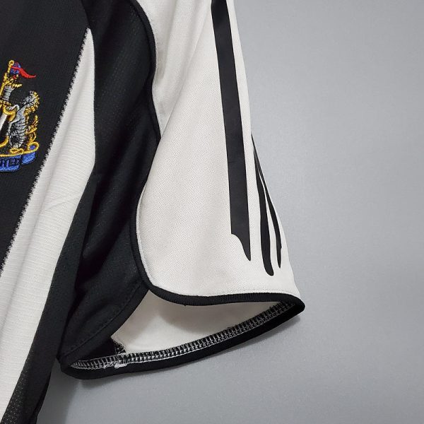2005-2006 Newcastle  Home retro kit - Image 5