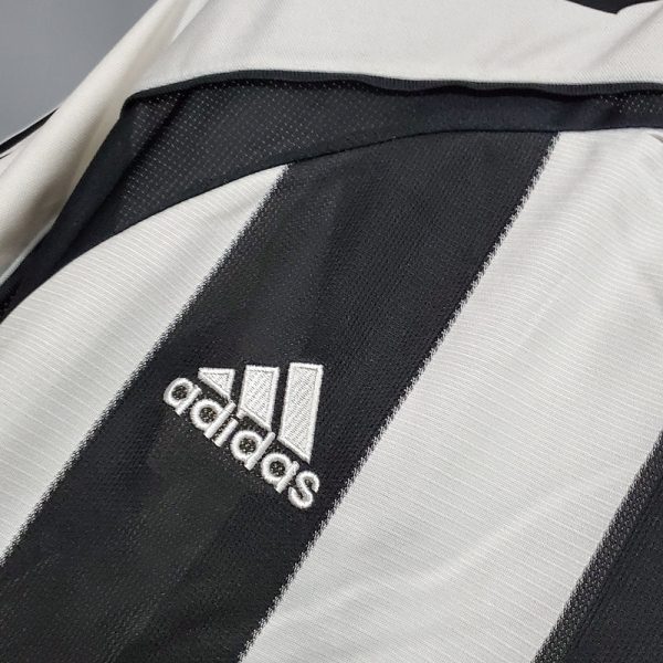 2005-2006 Newcastle  Home retro kit - Image 6