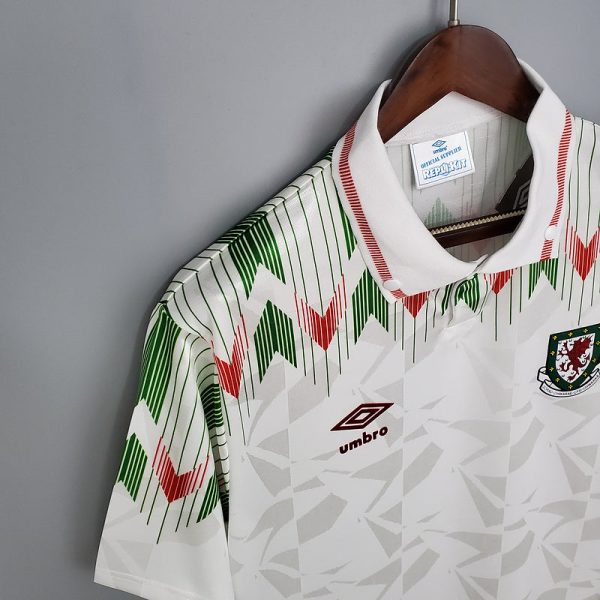 1990-1992 Wales away kit - Image 3